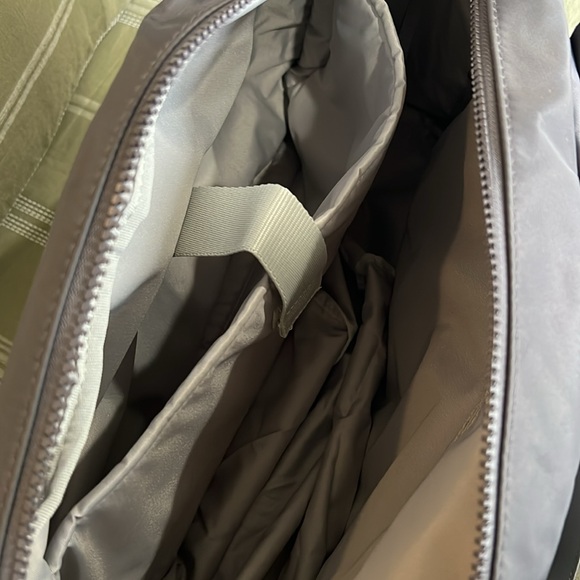 Baggallini Weekender Bag - Picture 5 of 6